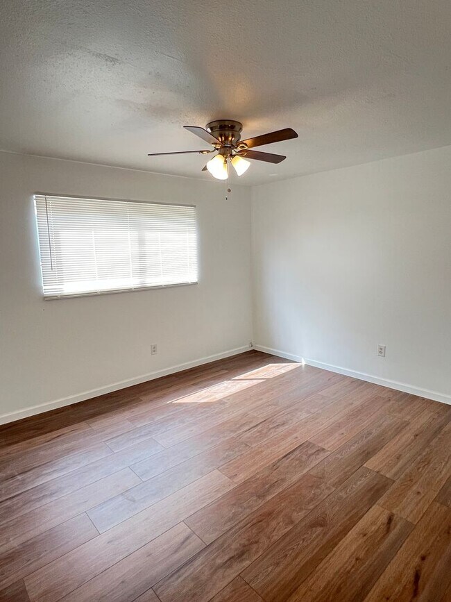 Building Photo - 4130 Hathaway Ave
