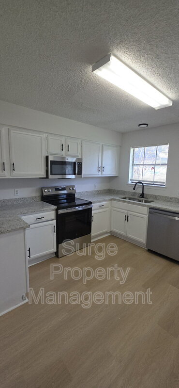 Building Photo - 227 Vista Way