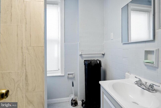 Building Photo - 3110 N Taylor St