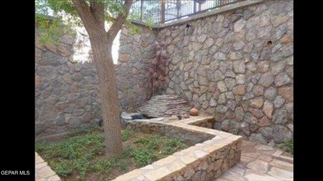 Building Photo - 4610 N Stanton St