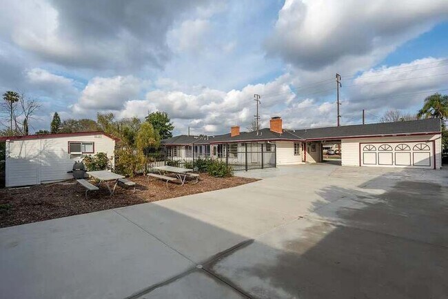 Building Photo - 590 N Cambridge St