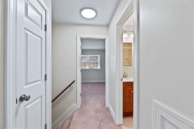 Building Photo - 2 bed Townhome in Annapolis in Hilltop Village