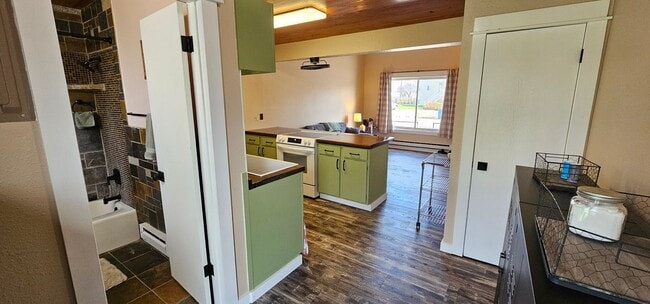 Building Photo - Fully Furnished, All Utilities Included, Dog Friendly 1 Bed 1 Bath Available Now!