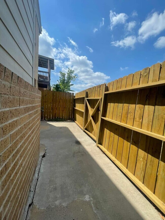 Building Photo - 103 Sherwood Dr