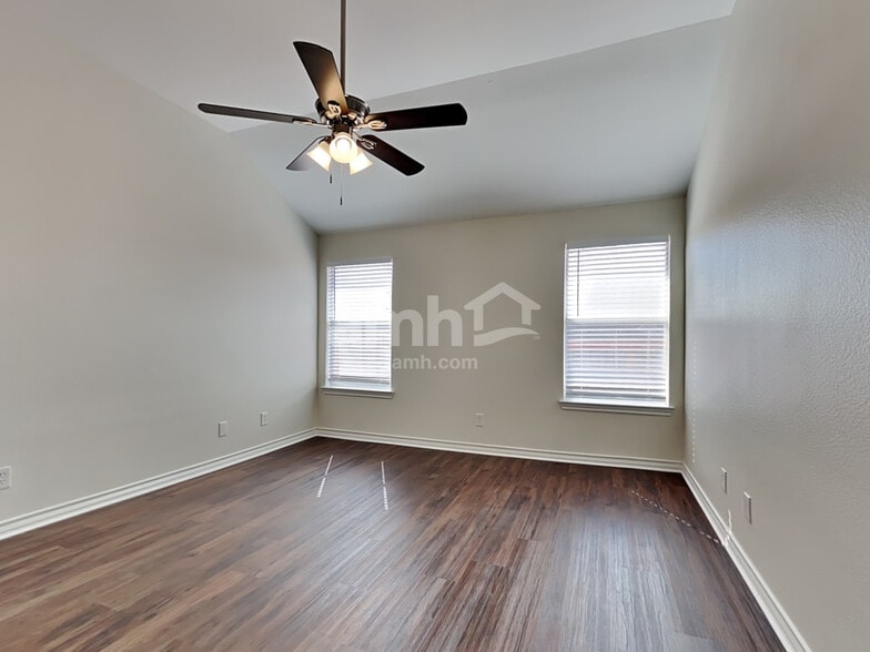 Building Photo - 908 Mesa Vista Dr