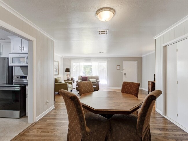 Building Photo - 3524 Corto Ave