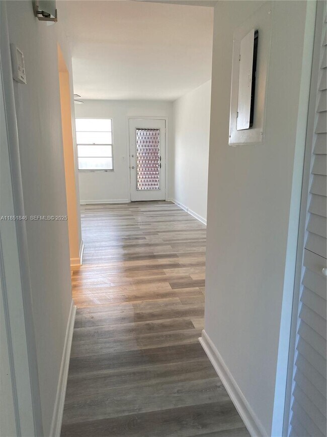 Building Photo - 801 SW 133rd Terrace