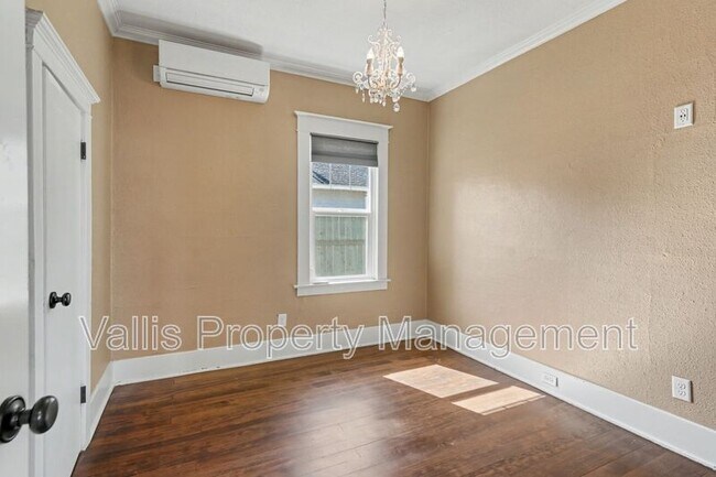 Building Photo - 2350 Cottage St SE