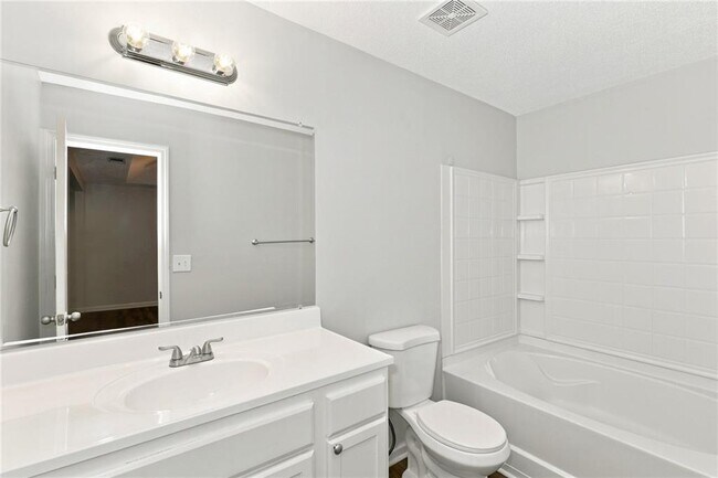 Building Photo - 8648 Thomas Ln