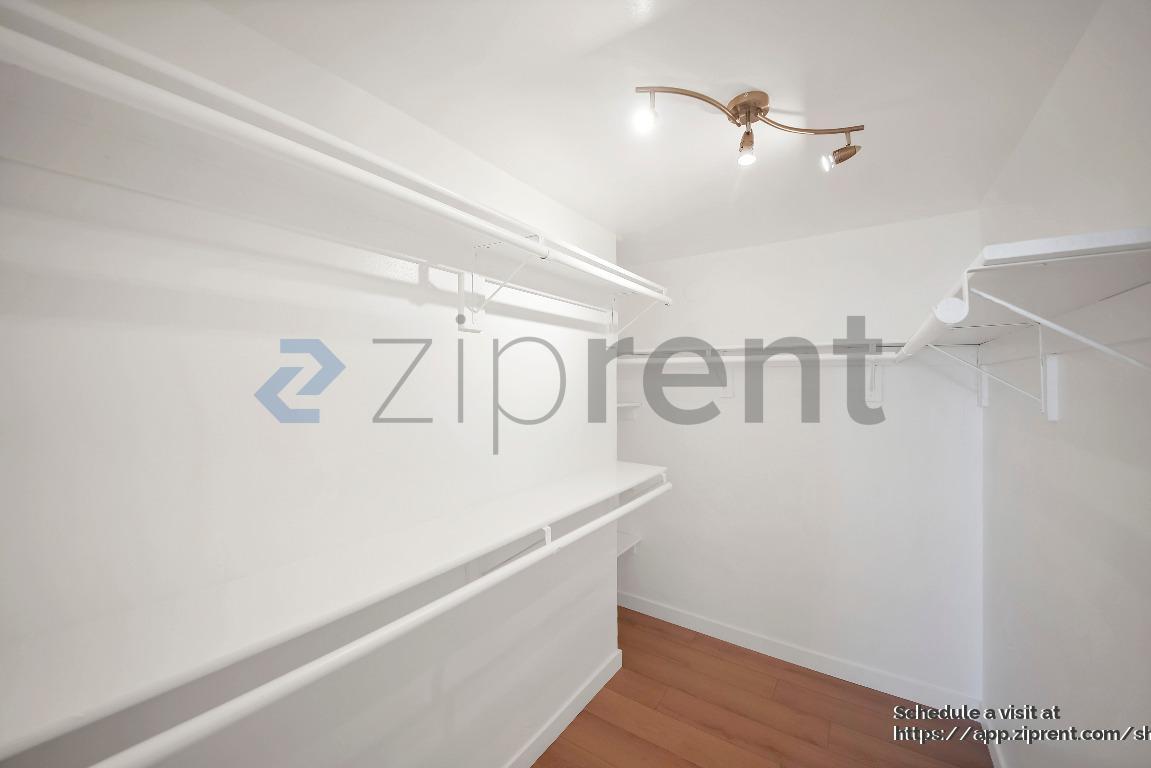 Building Photo - 2160 Century Pk E