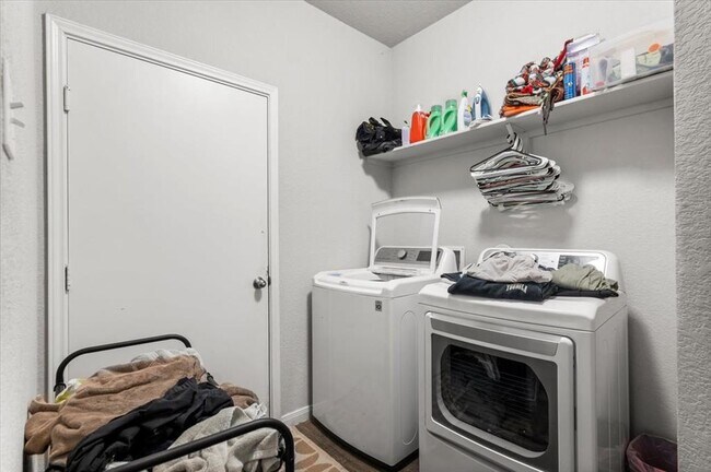 Building Photo - 129 Jubilee Dr