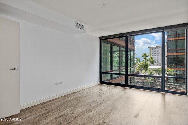 Building Photo - 4808 N 24th St