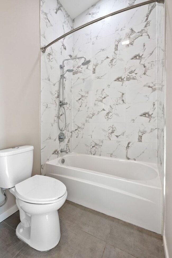 Building Photo - Elegant Mt. Baker End Unit Townhome with AIR CONDITIONING