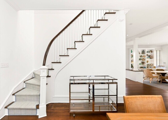 Building Photo - 133-135 Toylsome Ln