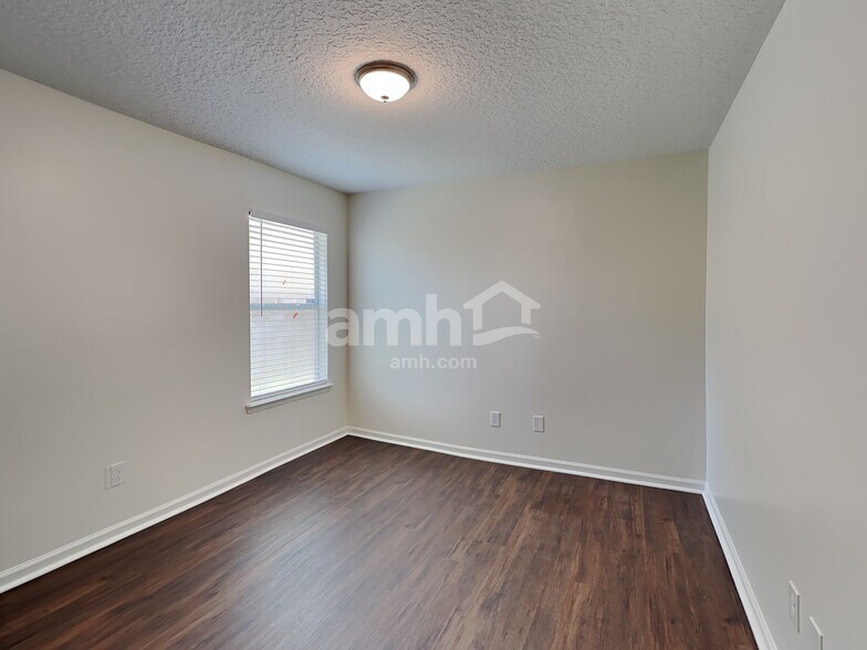 Building Photo - 11373 Chapelgate Ln