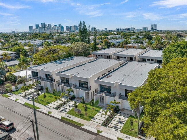 Building Photo - 920 NE 17th Ave