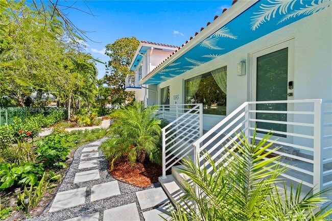 Building Photo - 1345 SW 14th Ave