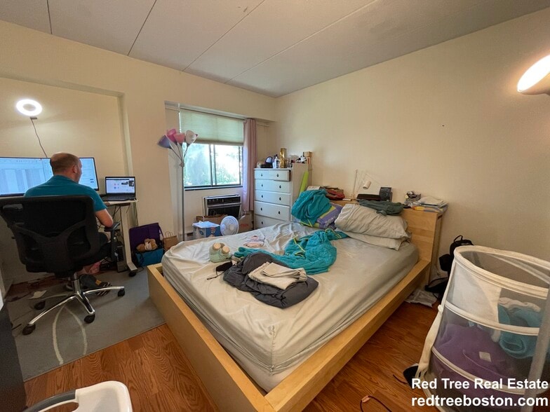 Building Photo - 125 Pleasant St