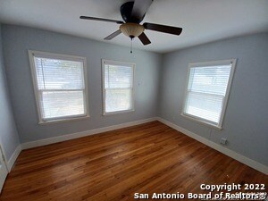 Building Photo - 111 W Meadowlane Dr