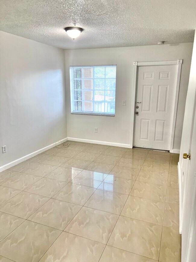 Building Photo - 1244 SW 5th St