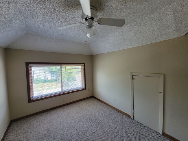 Building Photo - 604 W Seerley Blvd