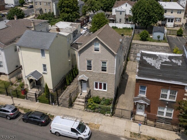 Building Photo - 284 Hunterdon St