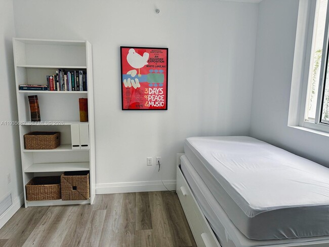 Building Photo - 601 NE 23rd St