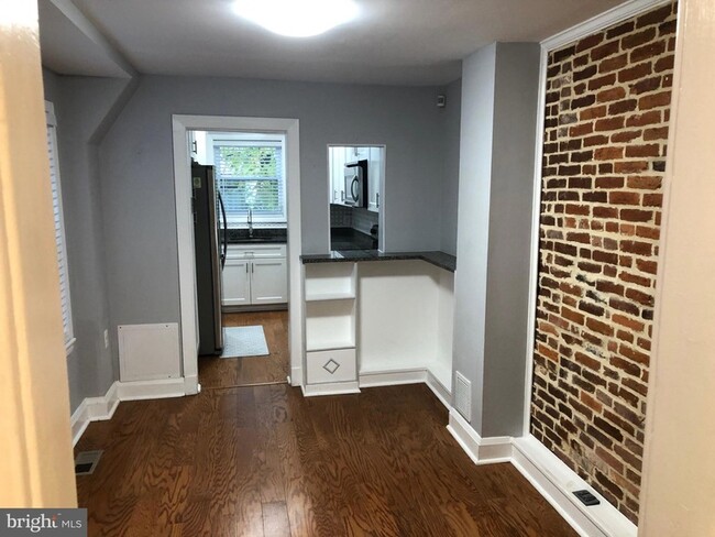 Building Photo - 1929 Gough St