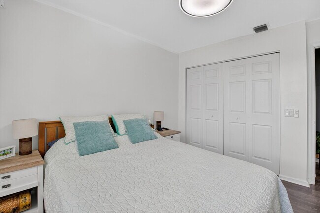 Building Photo - 3943 Westchester Way