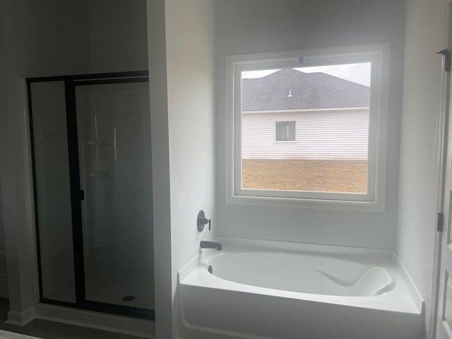 Building Photo - FOR RENT