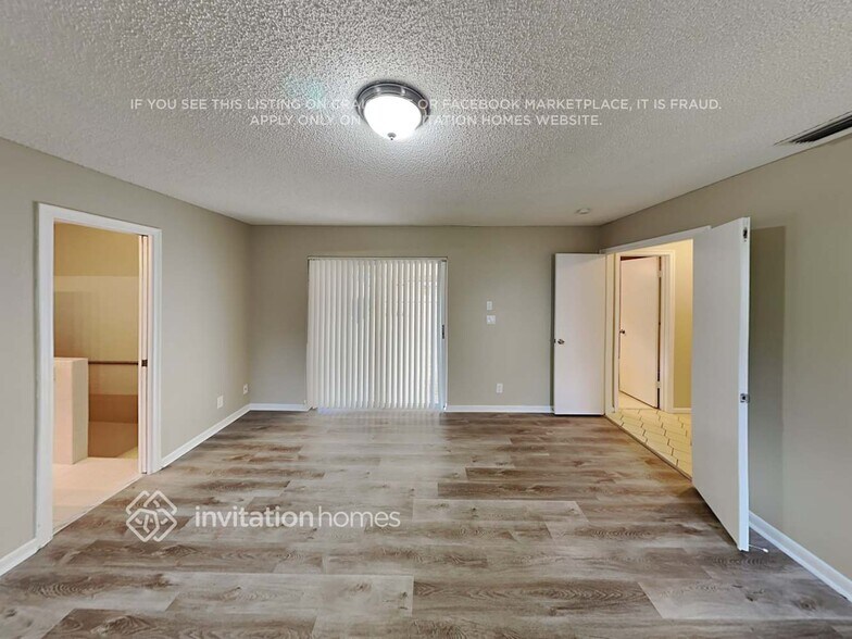 Building Photo - 11440 NW 18th Manor