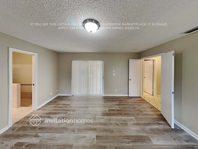 Building Photo - 11440 NW 18th Manor