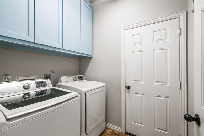 Building Photo - 5811 Trinity Bluff Ct