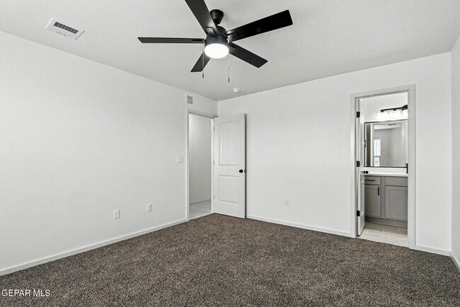 Building Photo - 941 Sandhurst Pl