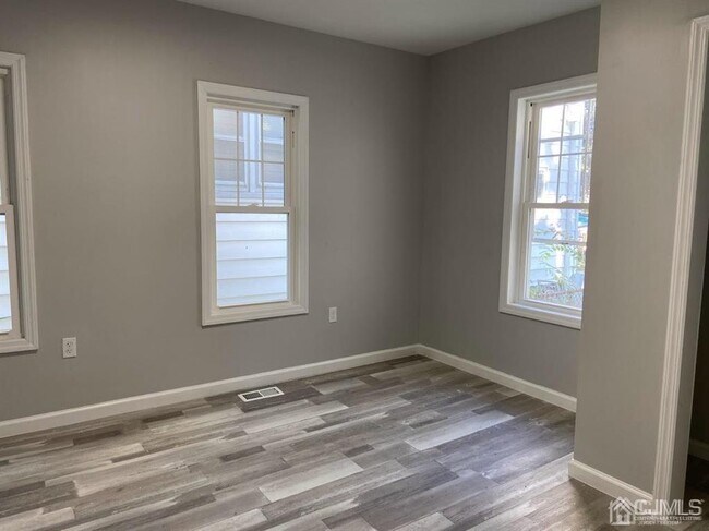 Building Photo - 131 Augusta St