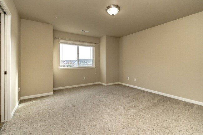 Building Photo - Beautiful Lacey Home with new paint and carpet in Popular Edgewater Community