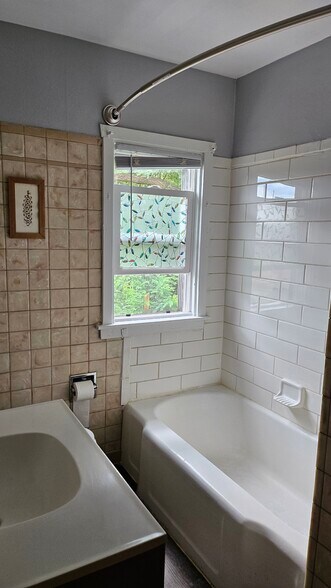 Building Photo - 2155 W 9th Ave