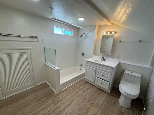 Building Photo - 3-Bedroom Home with Spectacular Views and ...