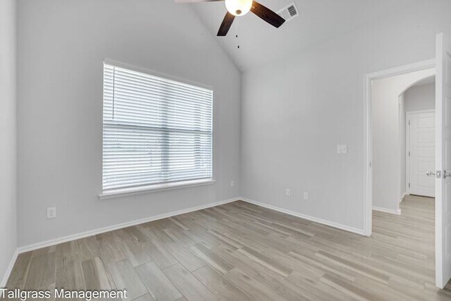 Building Photo - A Blend of Modern Luxury and Comfort