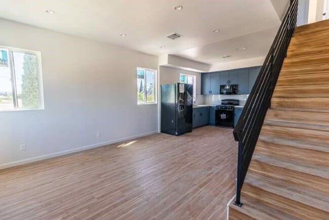 Building Photo - 3BR 3BA Modern Townhome in Prime NOHO