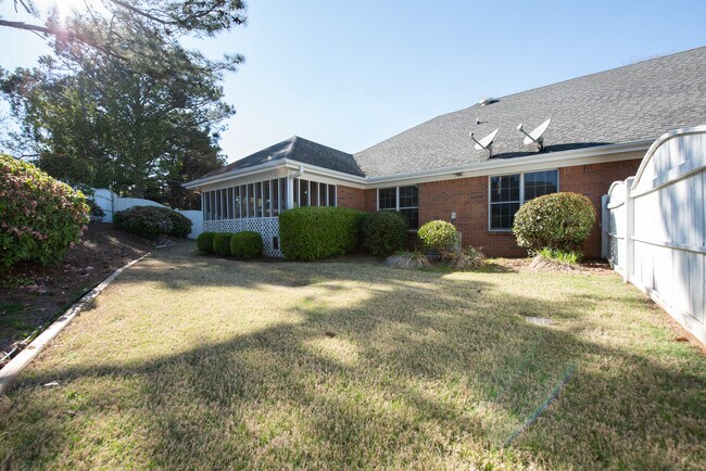 Building Photo - 1605 Over Cup Cir