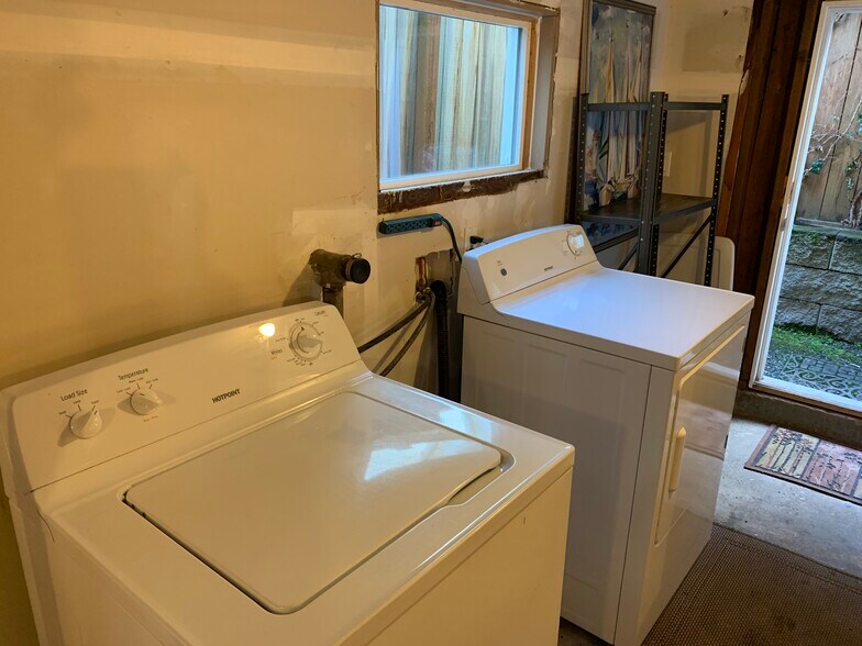 Washer and dryer in unit - 5211 Fauntleroy Way SW