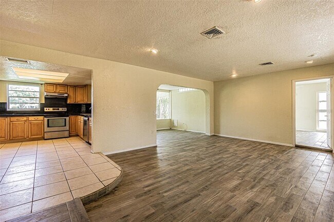 Building Photo - 4149 Floramar Terrace