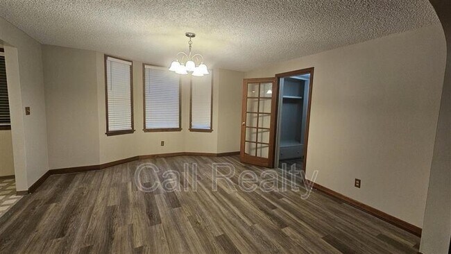 Building Photo - 714 W Kiernan Ave