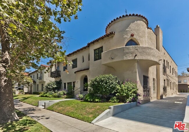 Building Photo - 316 N Sycamore Ave