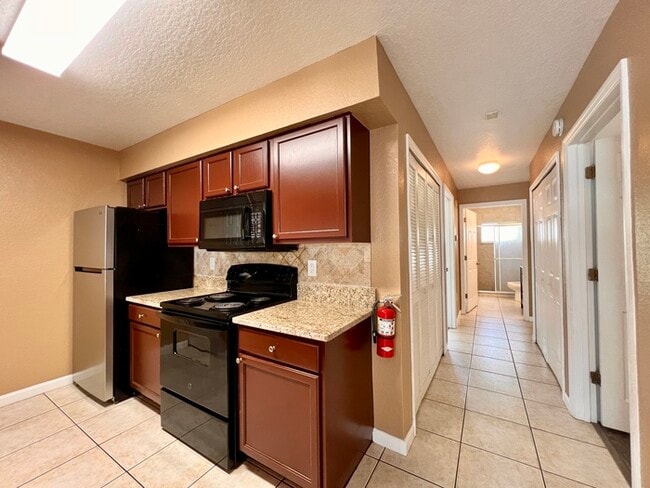Building Photo - Completely Renovated 3 Bed 2 Bath Condo