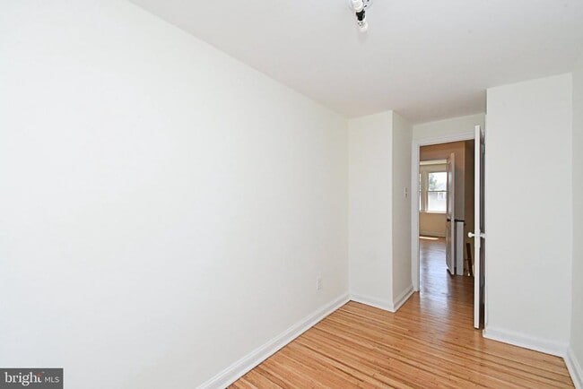 Building Photo - 2219 Ardmore Ave