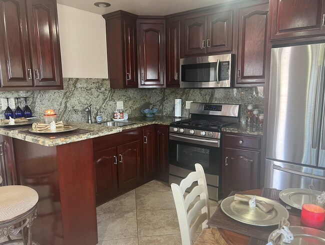 Kitchen - 4454 Orchard St