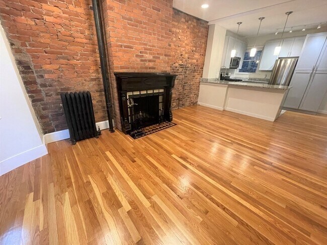 Building Photo - 20 Wellington St