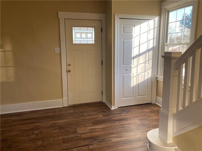 Building Photo - 106 Church Ave